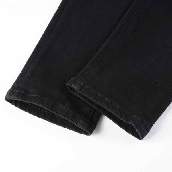 102_52b7c43c-b942-4f40-93e5-bea612608927 Amr Black Patch Ripped Jeans